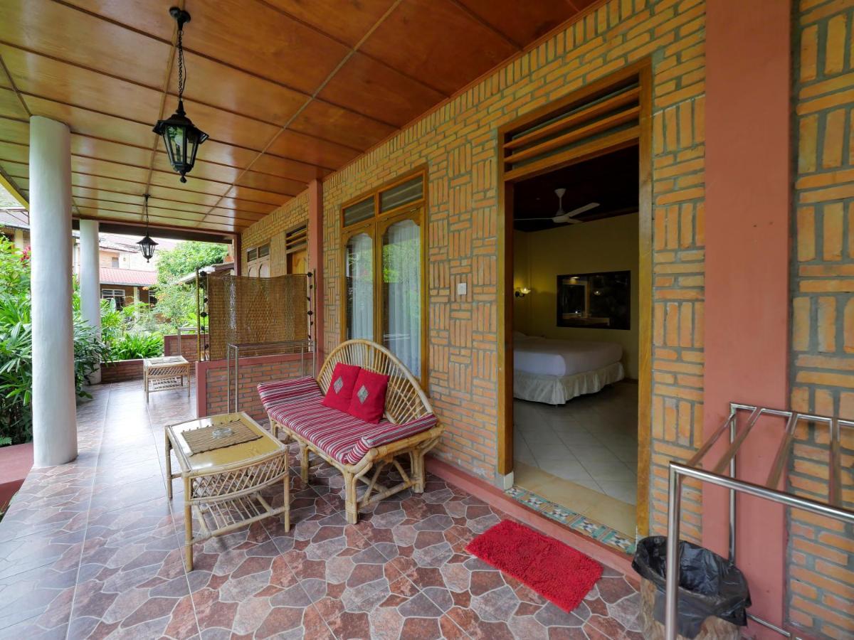 Tabo Cottages Tuktuk Siadong Exterior photo