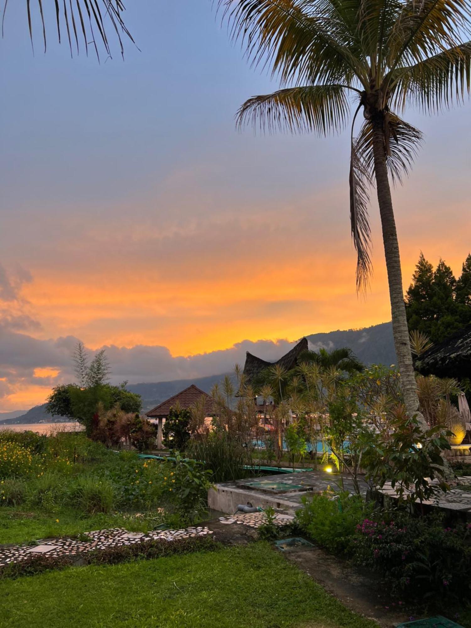 Tabo Cottages Tuktuk Siadong Exterior photo